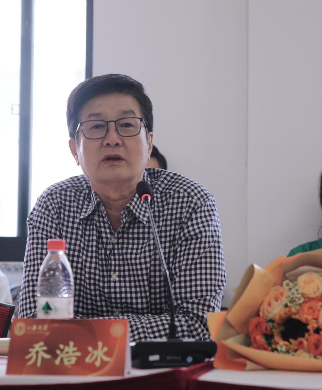 传承红色基因，，，，赓续红色血脉：邓中夏后人向永信贵宾会217法学院捐赠邓中夏雕塑-永信贵宾会217