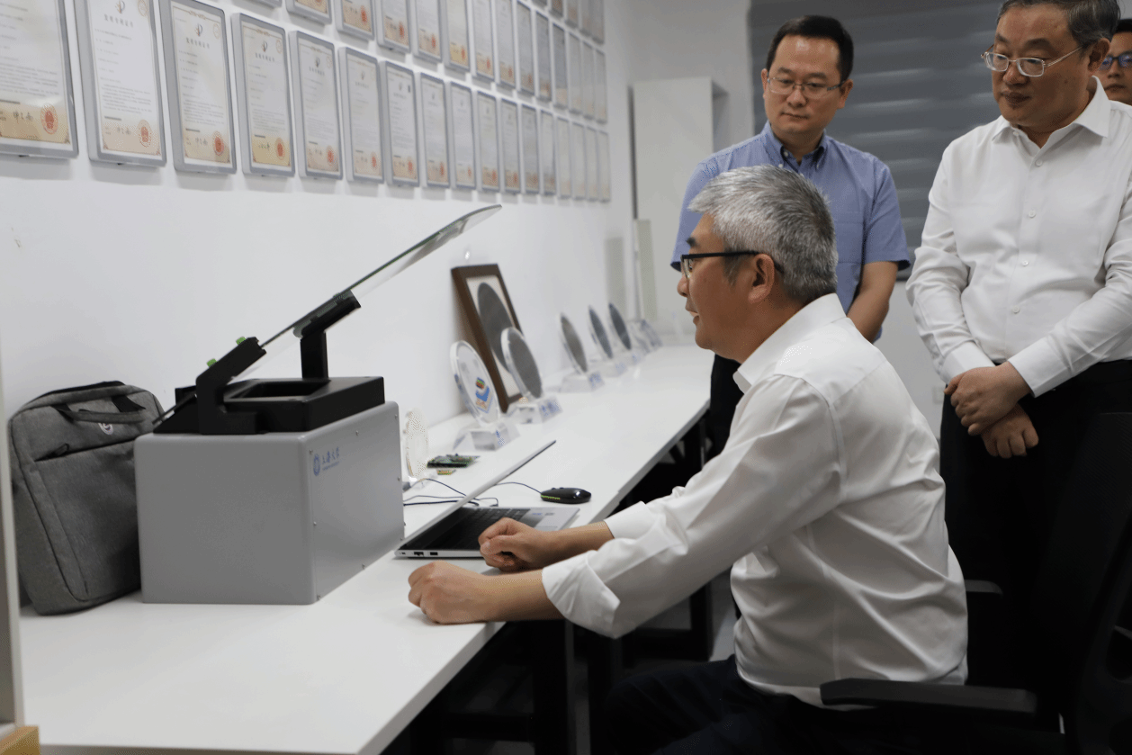 市教委一级巡视员赴永信贵宾会217调研嘉定校区扩建工程及美术学院主校区建设-永信贵宾会217