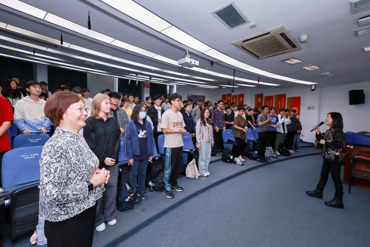 劳模走进永信贵宾会217思政课  陶醉式演绎“半马苏河，，，工运之声”-永信贵宾会217