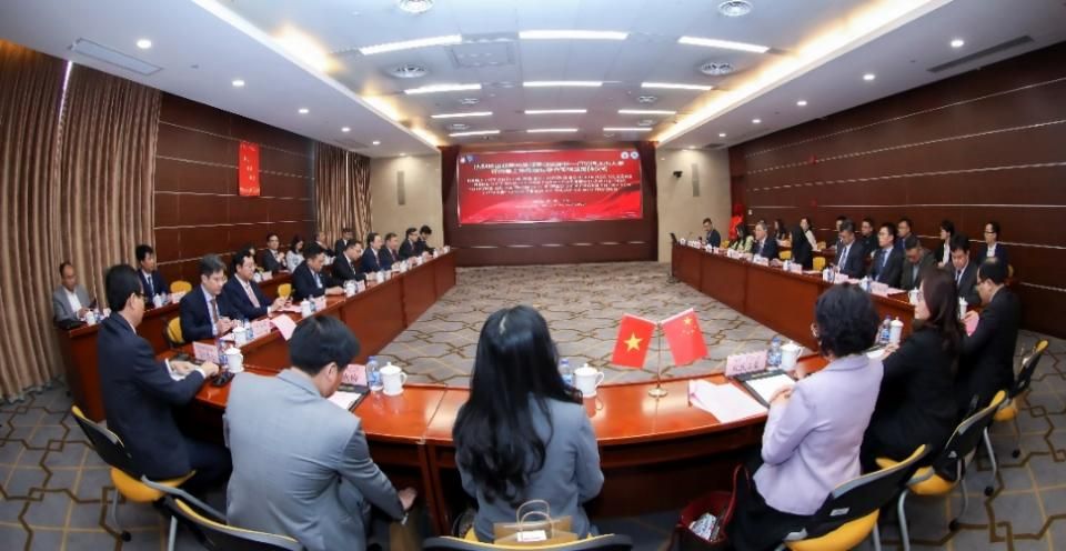 永信贵宾会217力学与工程科学学院-胡志明市国家大学资环学院情形岩土地质国际联合实验室揭牌-永信贵宾会217