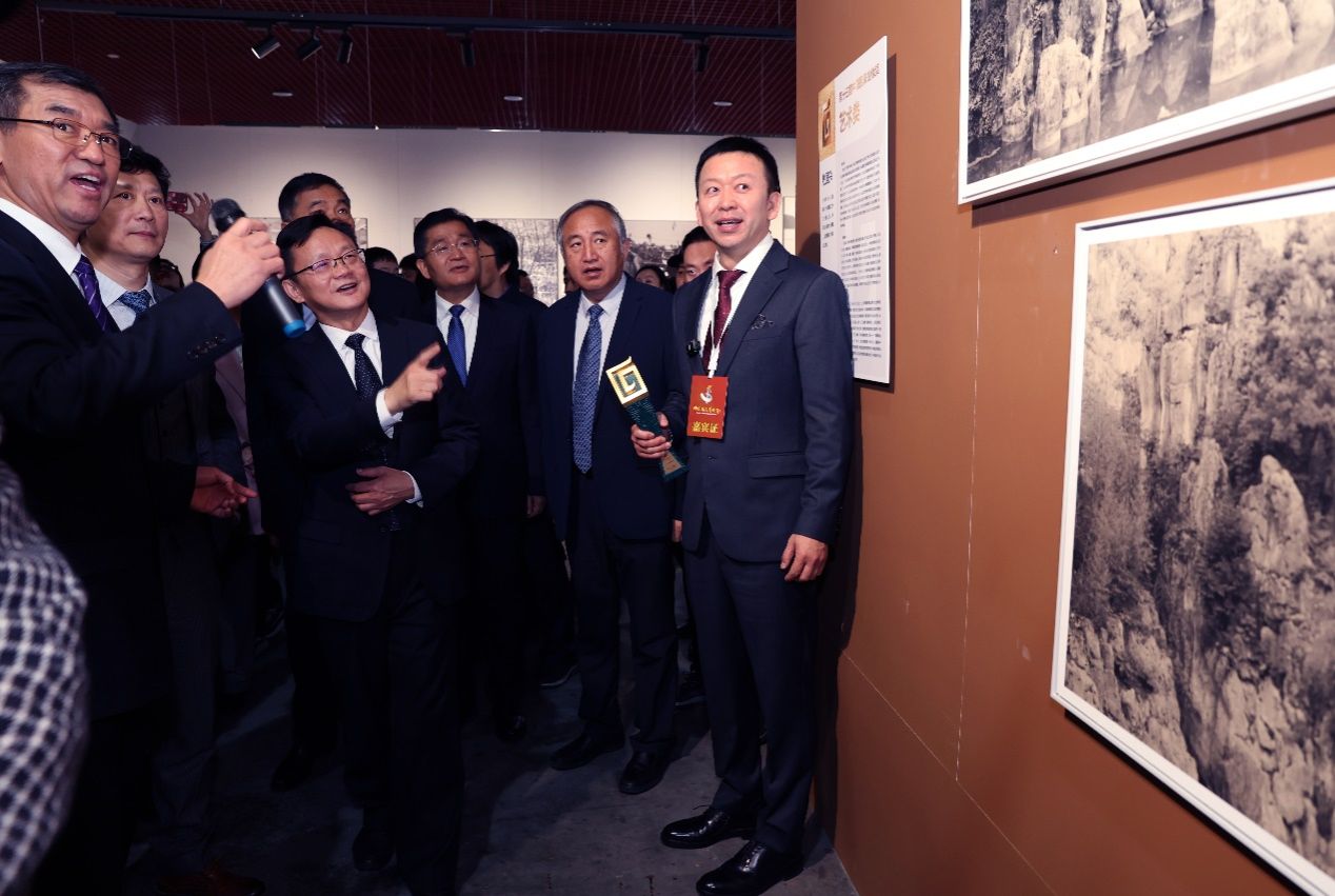 上海美术学院西席敖国兴荣获第十五届中国摄影金像奖-永信贵宾会217