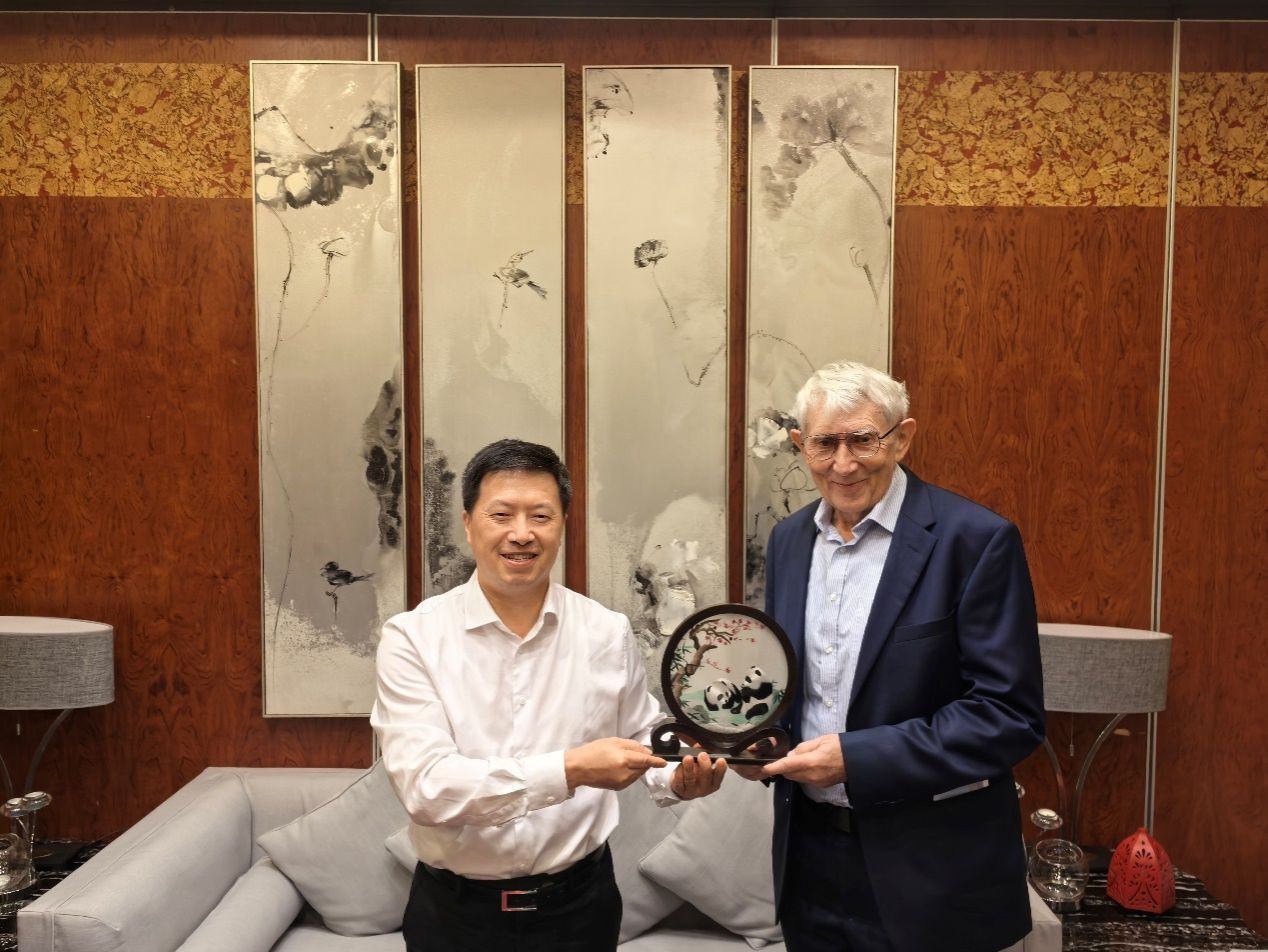 天下数字手艺院理事长Peter Major一行会见永信贵宾会217-永信贵宾会217