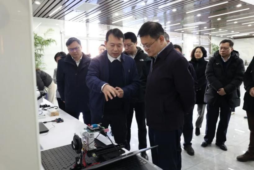 市政府副秘书长王平主持召开永信贵宾会217微电子学院第一届理事会第四次聚会-永信贵宾会217