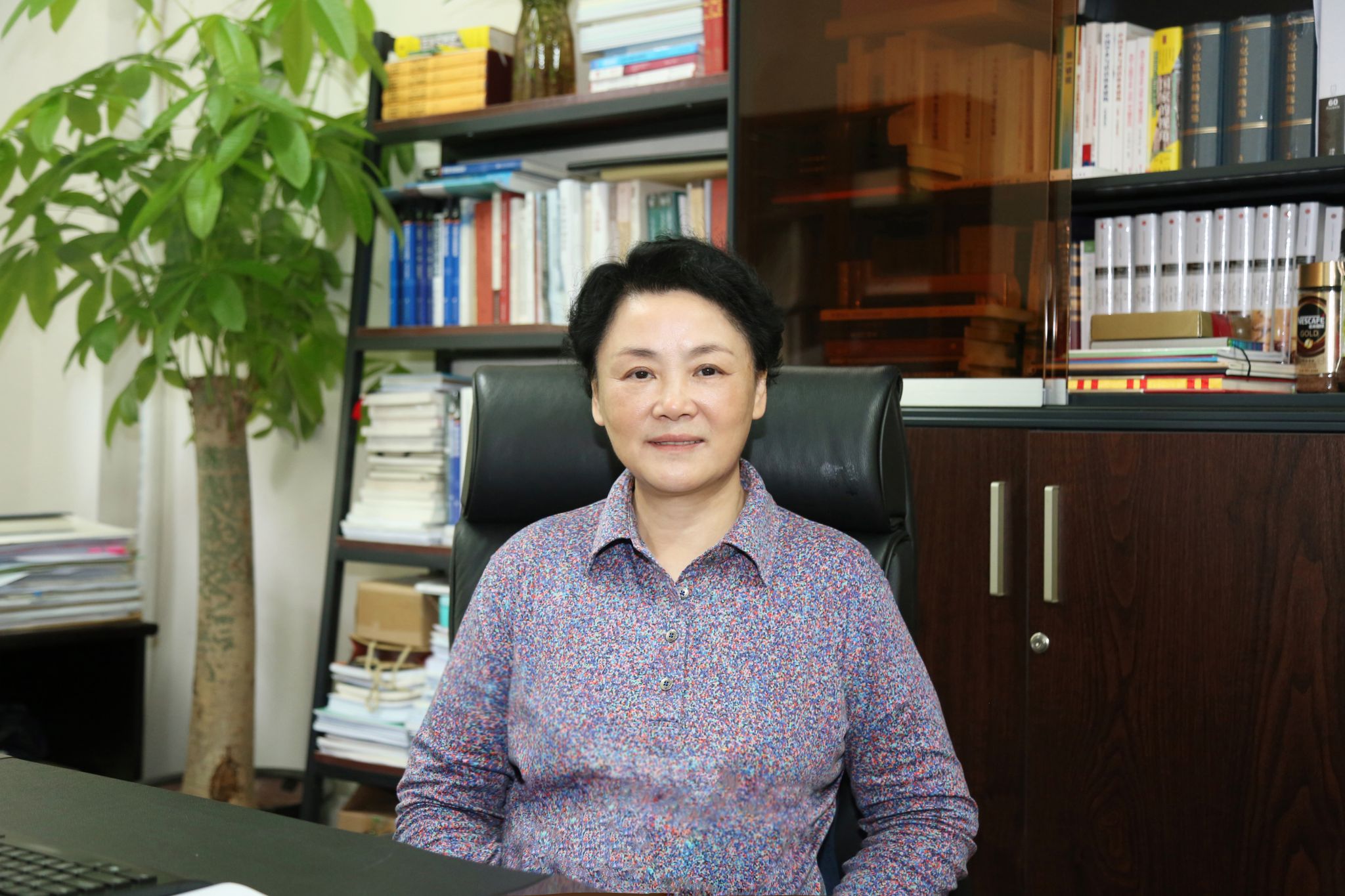 李友梅小我私家照片-高清.jpg