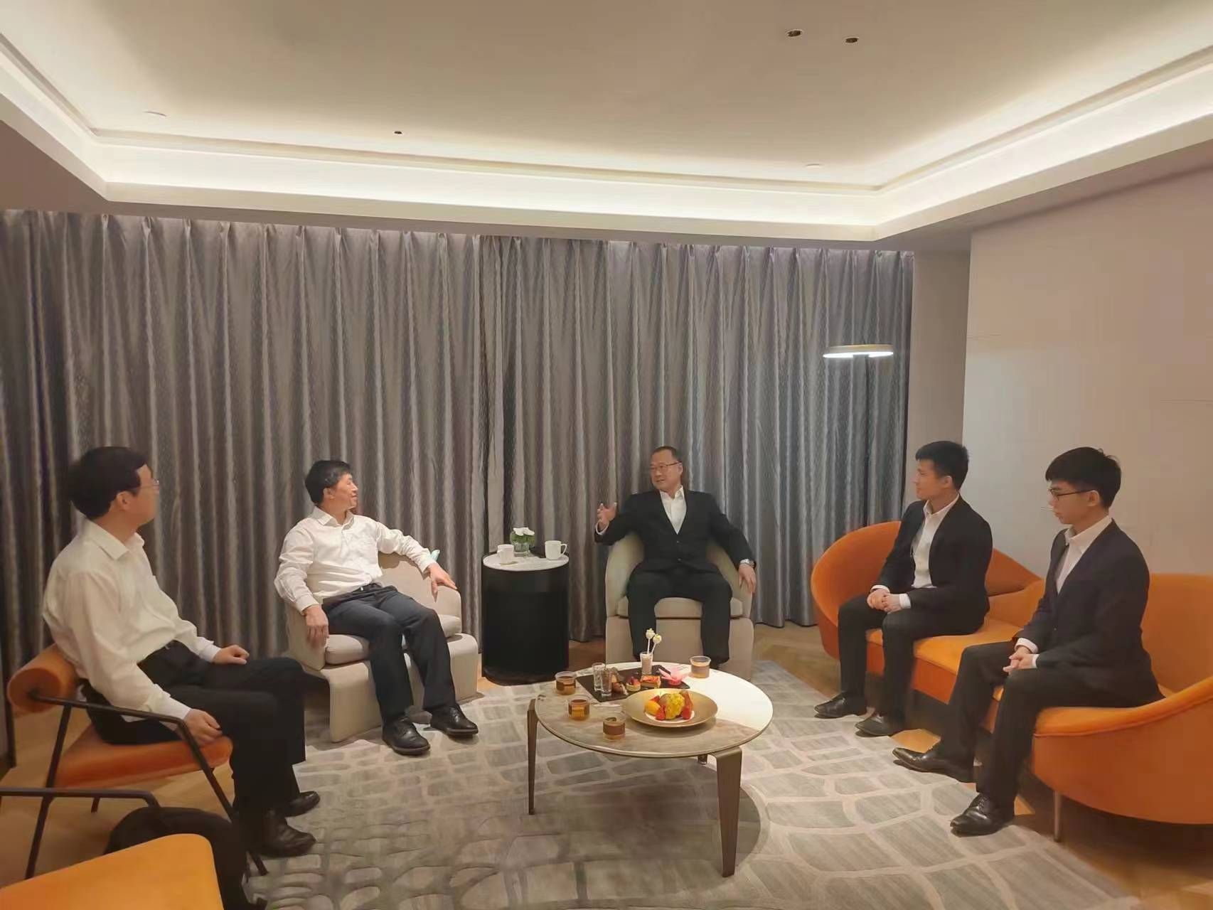 刘昌胜校长会见天下政协常委、香港新华集团主席蔡冠深信用校董-永信贵宾会217