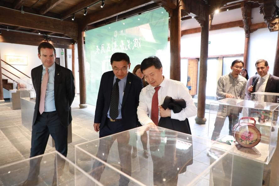 英国萨里大学校长一行会见永信贵宾会217-永信贵宾会217