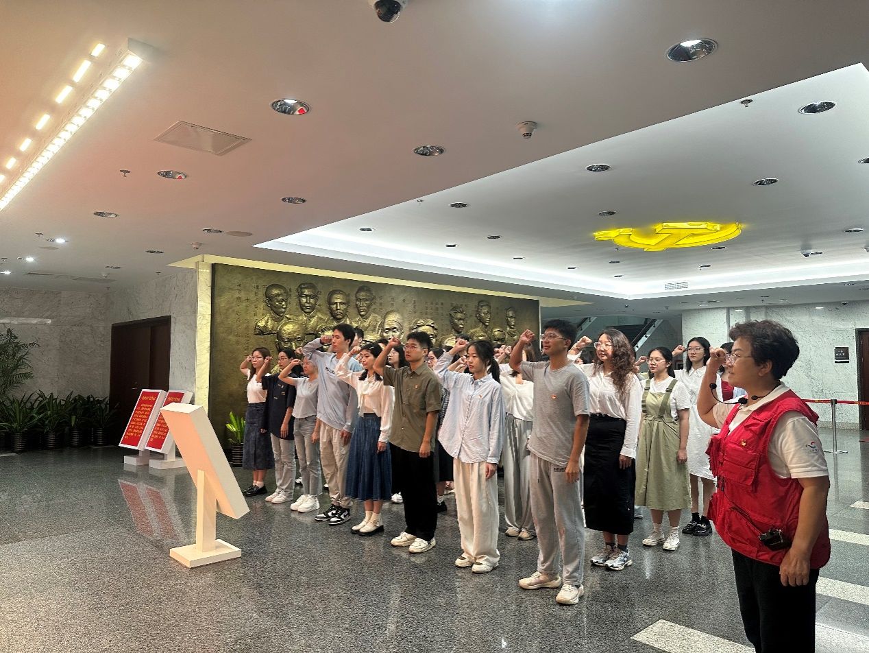法学院2024级研究生党员开展“赓续星火，，，初心溯源——中共一大会址纪念馆旅行”主题研学活动-永信贵宾会217
