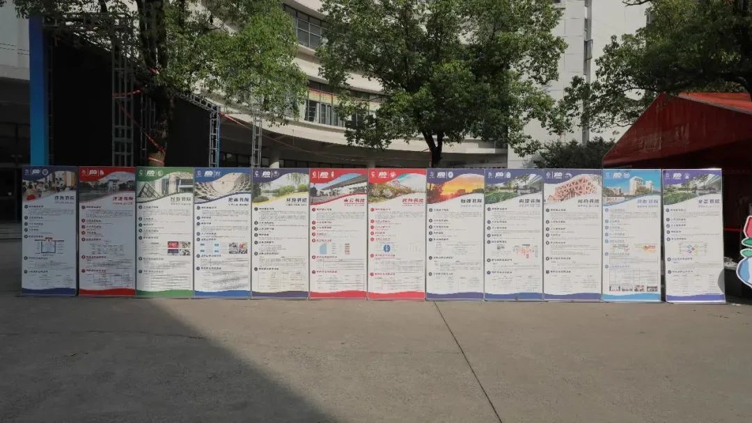 永信贵宾会2172022级本科新生顺遂报到-永信贵宾会217