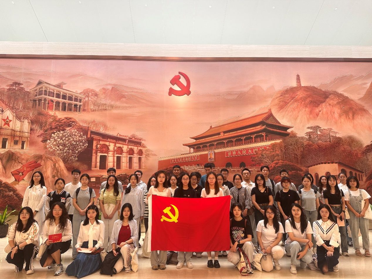 法学院2024级研究生党员开展“赓续星火，，，初心溯源——中共一大会址纪念馆旅行”主题研学活动-永信贵宾会217