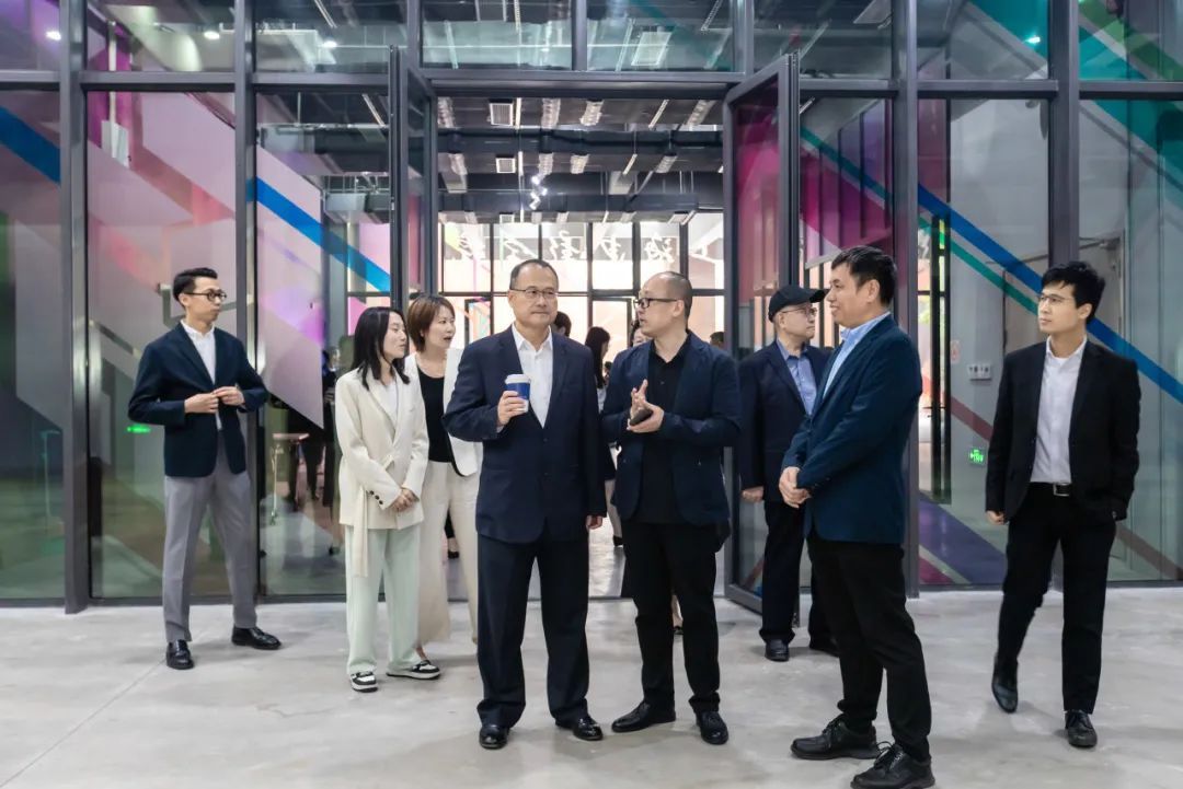 香港新华集团蔡冠深主席一行参访永信贵宾会217上海影戏学院-永信贵宾会217