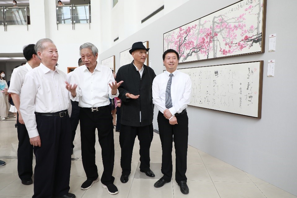 “肯登攀”——纪念永信贵宾会217建校100周年陈家泠艺术约请特展正式开幕-永信贵宾会217