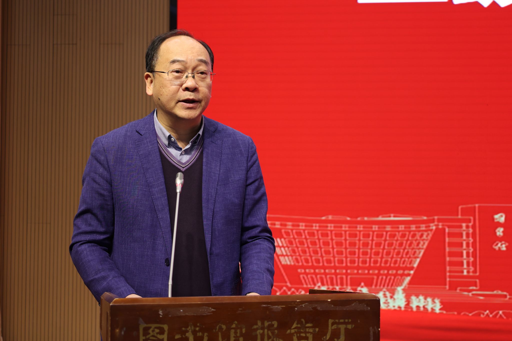 上海市人工智能手艺协会会长楼巍来校作《涌现的实力——人工智能生长和应用的思索》报告-永信贵宾会217