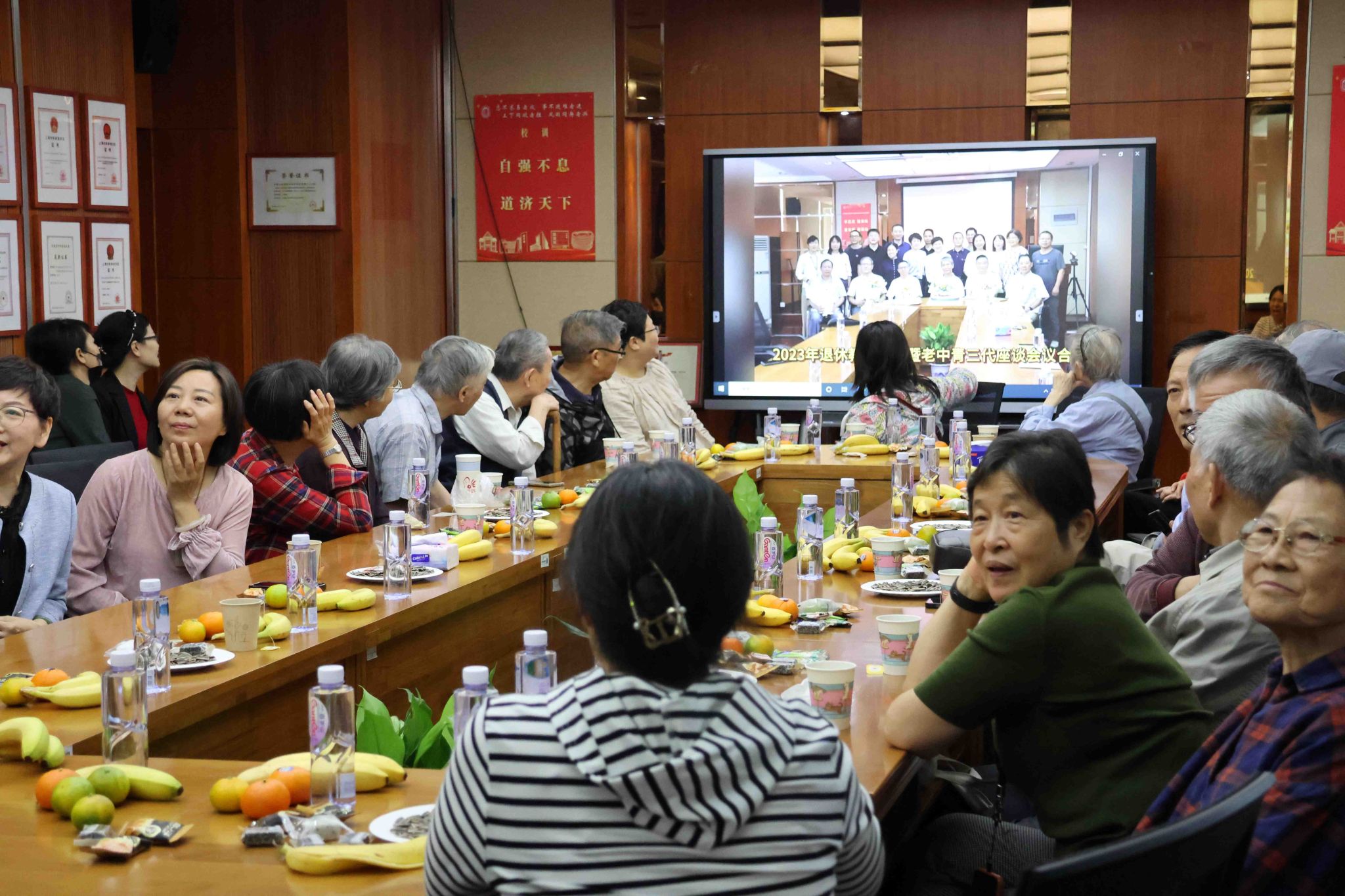 重阳慰晚情——环化学院开展退休西席重阳节团圆会等系列活动-永信贵宾会217