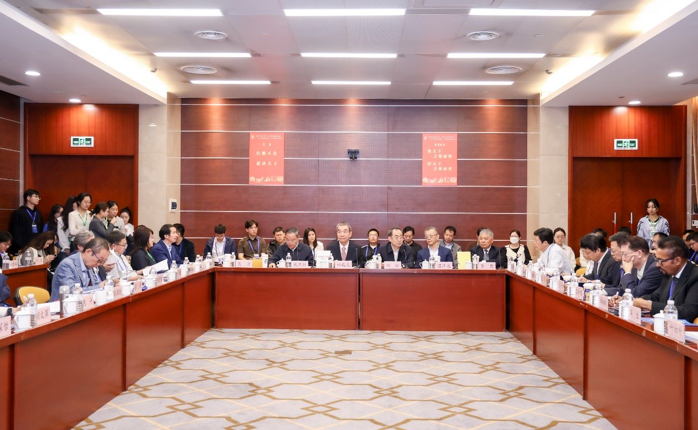 《中国的事业》出书30周年座谈会暨建构中国自主的经济学知识系统钻研会在永信贵宾会217举行-永信贵宾会217