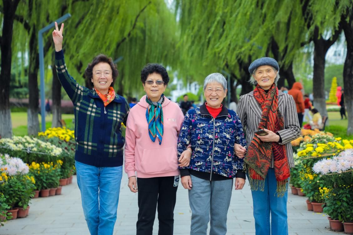 薪火相传科二情，，，，继往开来永信贵宾会217人——原上海第二科学手艺学校校友返；；Ｔ硕傩-永信贵宾会217