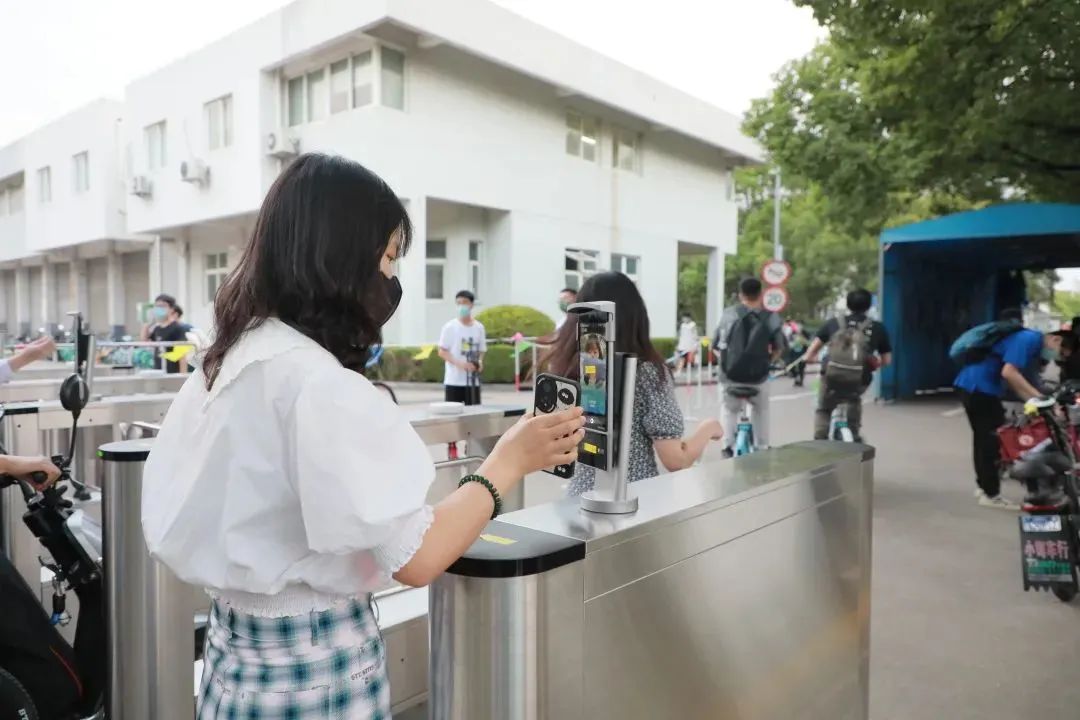 永信贵宾会2172022级本科新生顺遂报到-永信贵宾会217