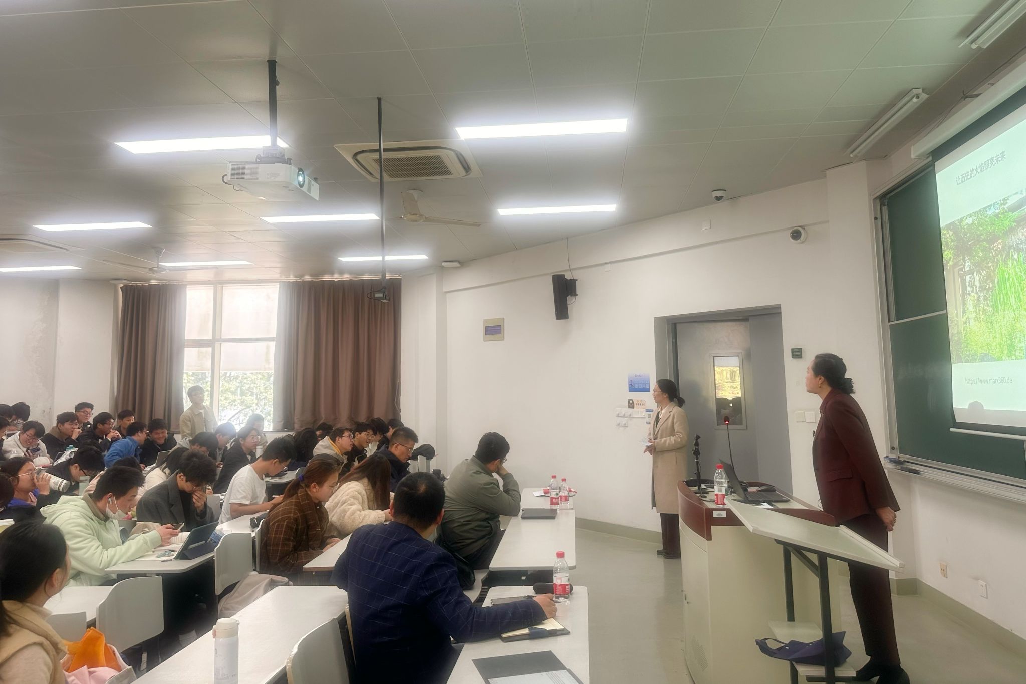 钱伟长讲坛第89讲《从德国特里尔到全天下——马克思带给永信贵宾会217光和热》顺遂开讲-永信贵宾会217